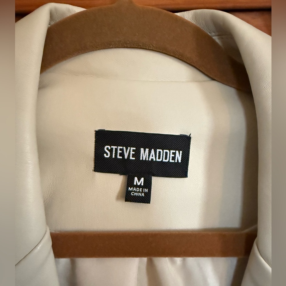 Steve Madden Women’s Frida Smock Waist Faux Leather Blazer - Picture 3 of 7